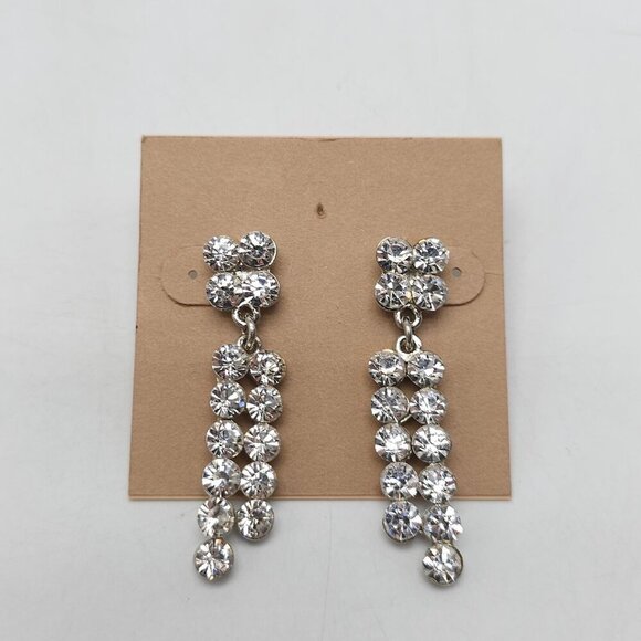 Exquisite Silver Rhinestone Necklace Earrings Set With Dazzling Crystal Accents - Picture 8 of 12